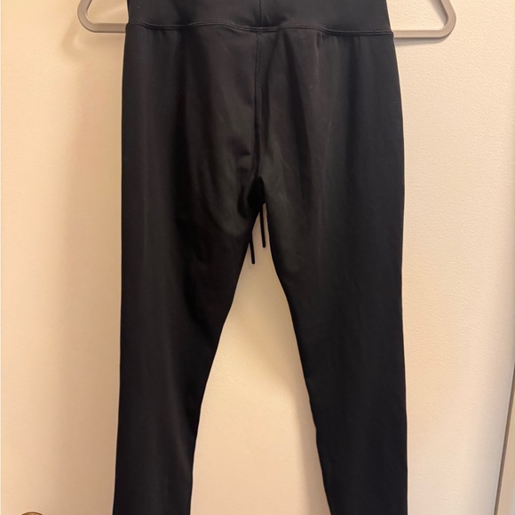 Vuori Women's Black Leggings - Picture 3 of 3
